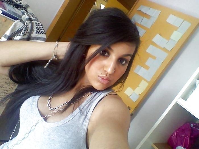 19P Gipsy whores, kissing lips 2.