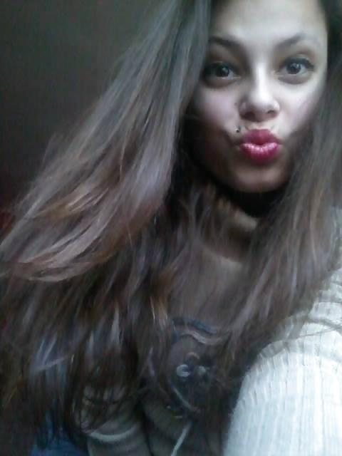 19P Gipsy whores, kissing lips 2.
