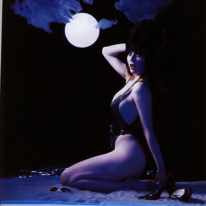 25P Elvira:Mistress of the Dark
