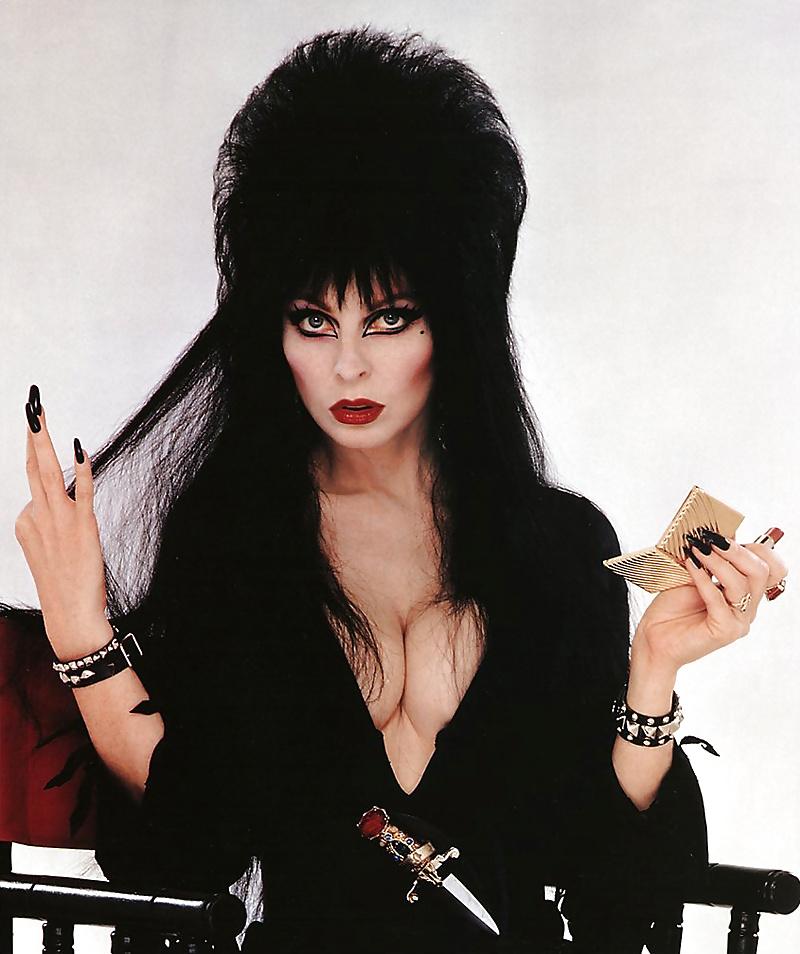 25P Elvira:Mistress of the Dark