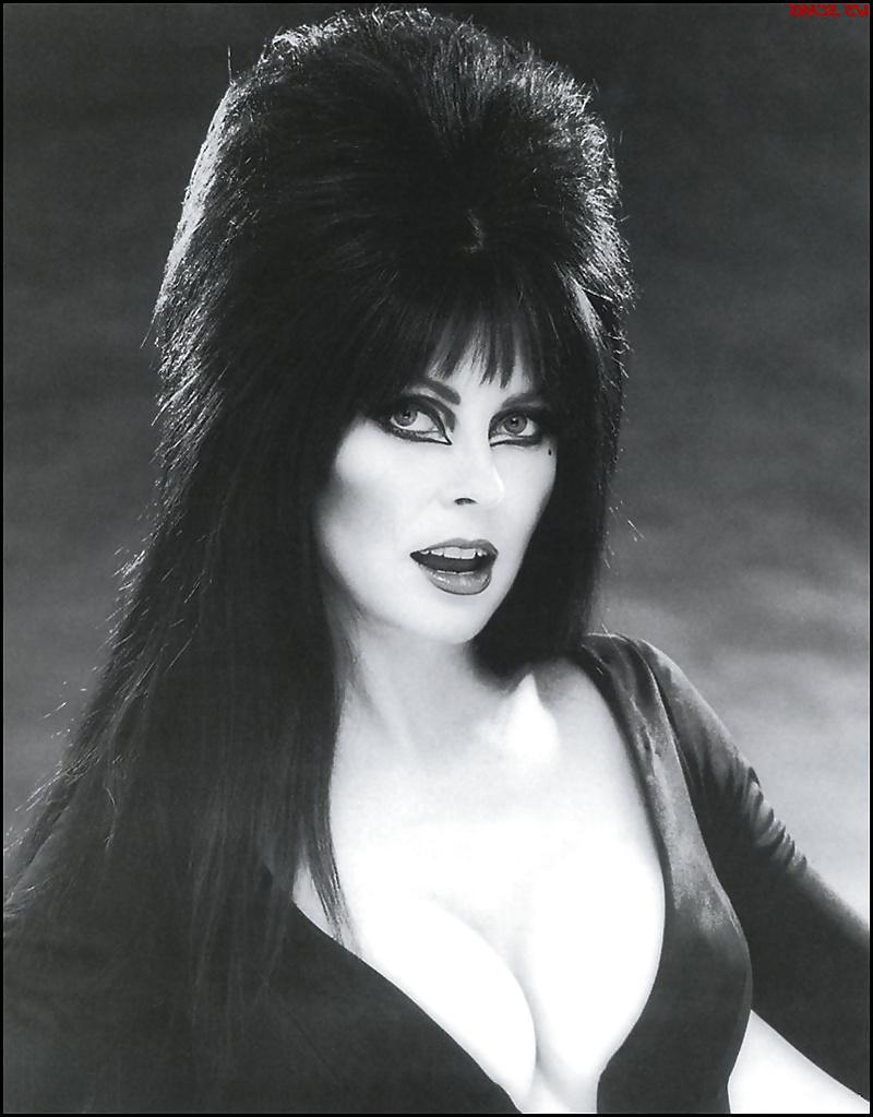 25P Elvira:Mistress of the Dark