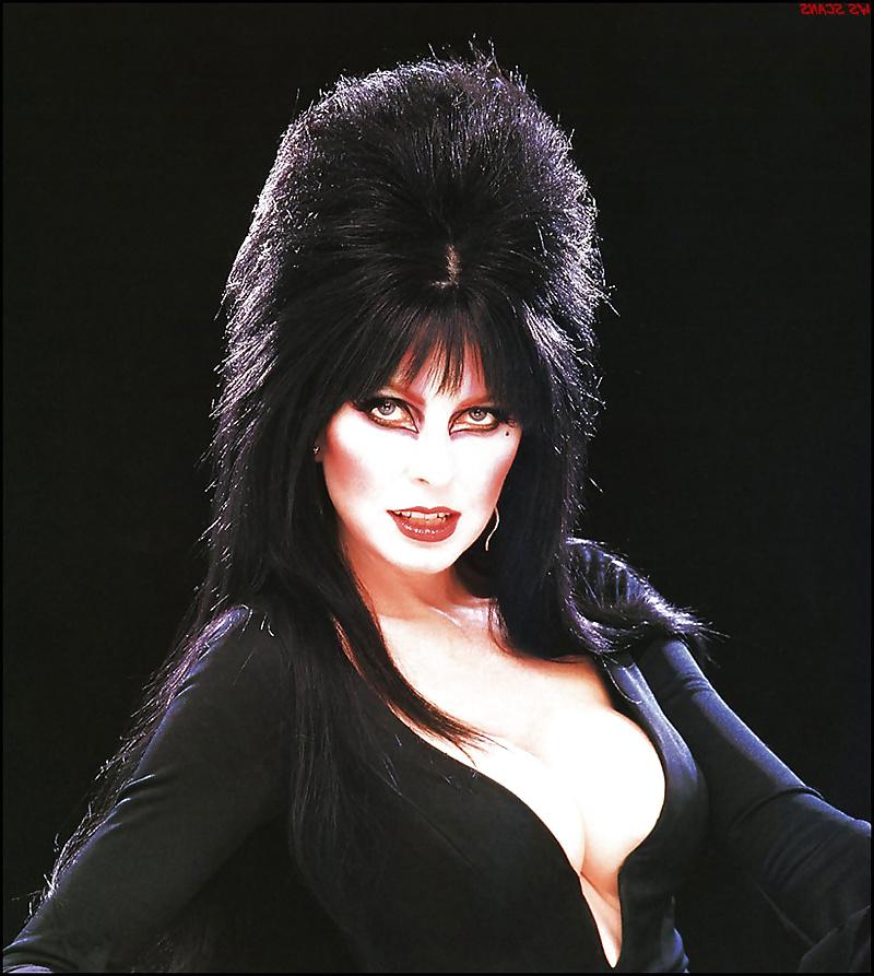 25P Elvira:Mistress of the Dark