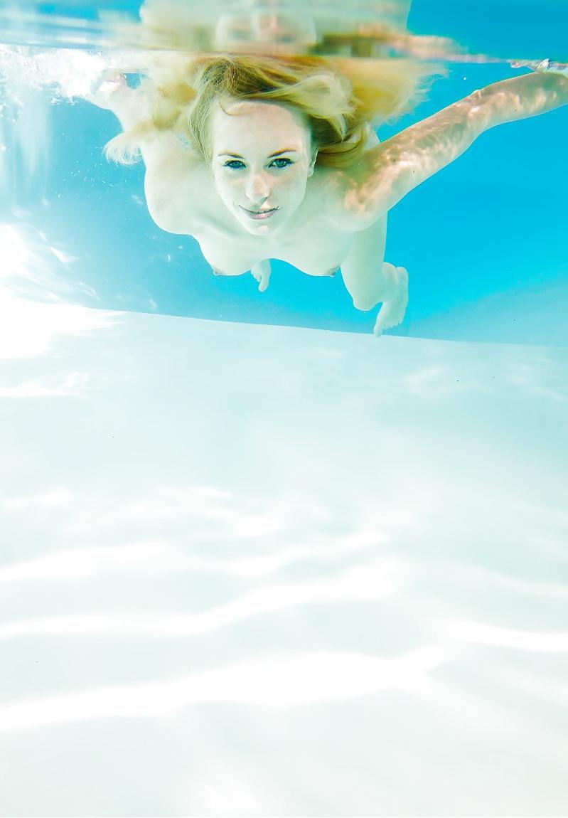 16P Lina underwater