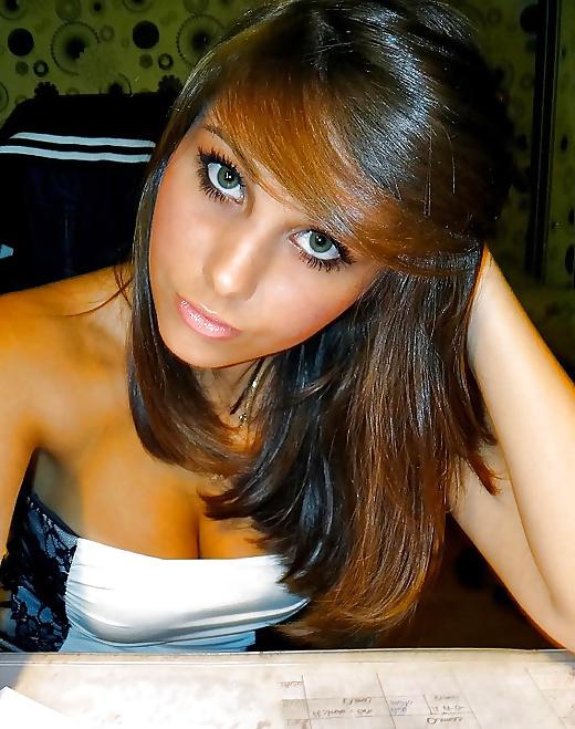 25P Sexy Cleavage 61