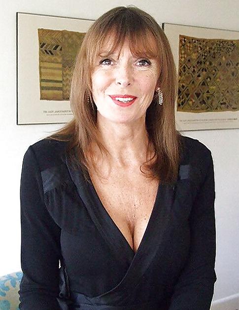 25P Sexy Cleavage 61