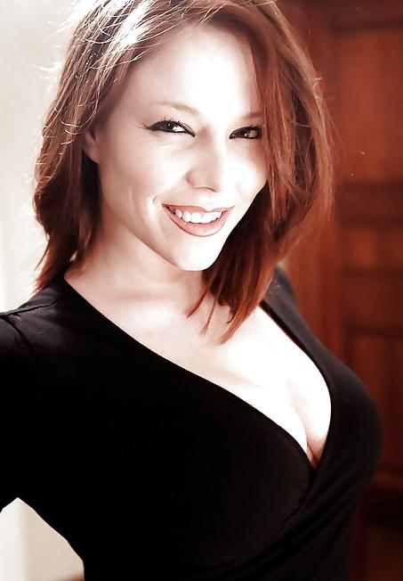 25P Sexy Cleavage 61
