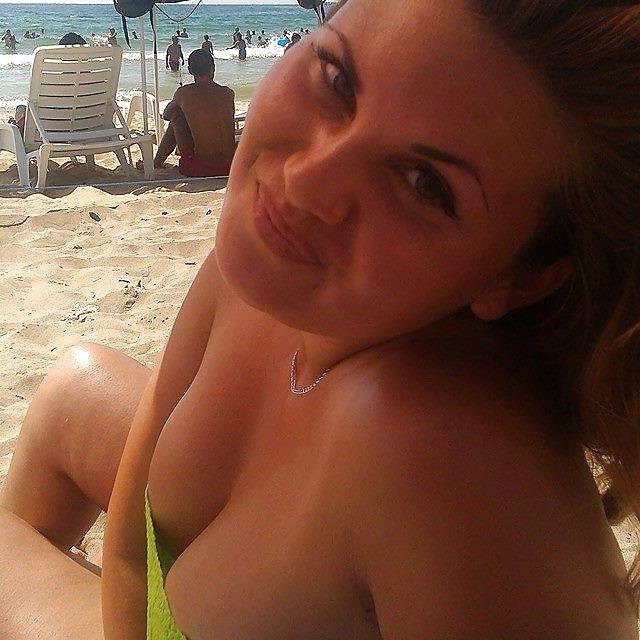 8P Awesome amateur BBW'S