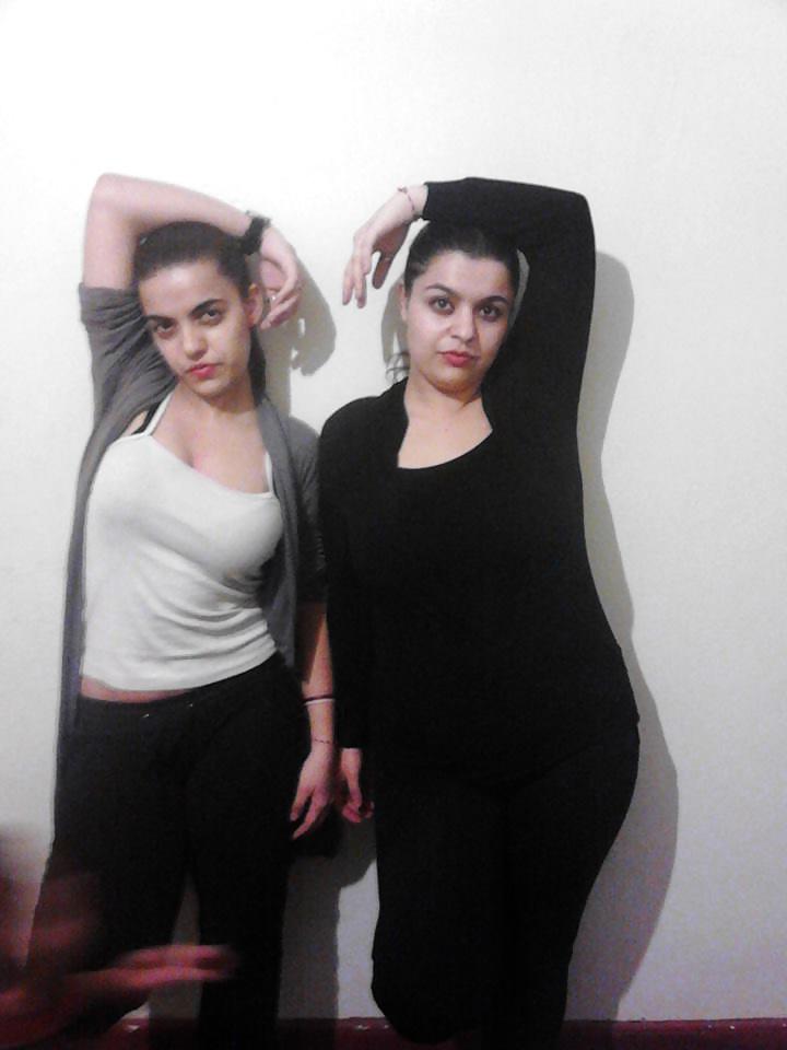 15P Turkish stepsisters! Which one would you fuck?