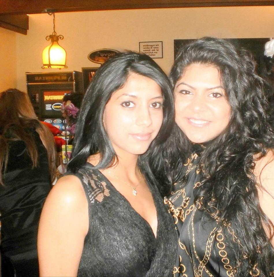 15P Turkish stepsisters! Which one would you fuck?