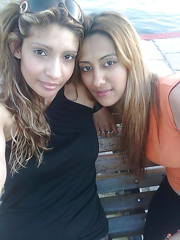 15P Turkish stepsisters! Which one would you fuck?