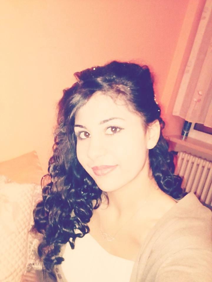 14P Beuatiful turkish teen! Is she a virgin?