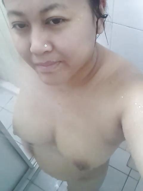25P Malay wife teacher in shower skype