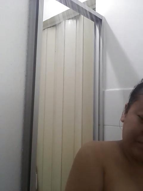 25P Malay wife teacher in shower skype