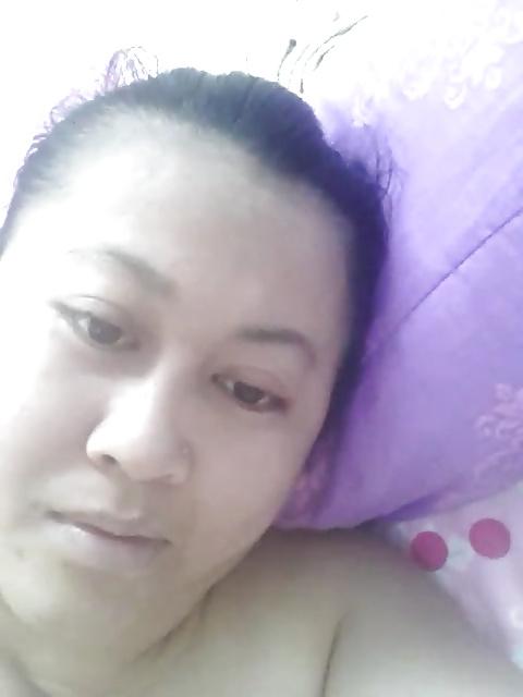 25P Malay wife teacher in shower skype