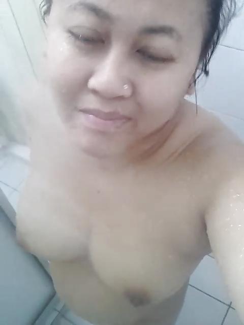 25P Malay wife teacher in shower skype