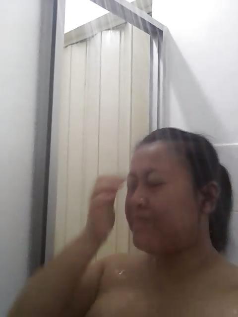 25P Malay wife teacher in shower skype