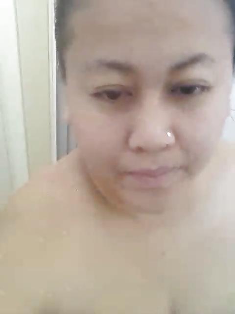 25P Malay wife teacher in shower skype