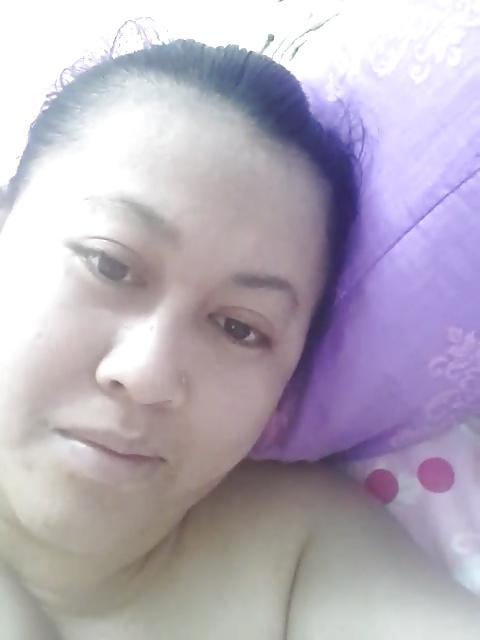 25P Malay wife teacher in shower skype