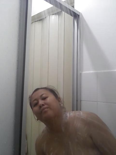 25P Malay wife teacher in shower skype