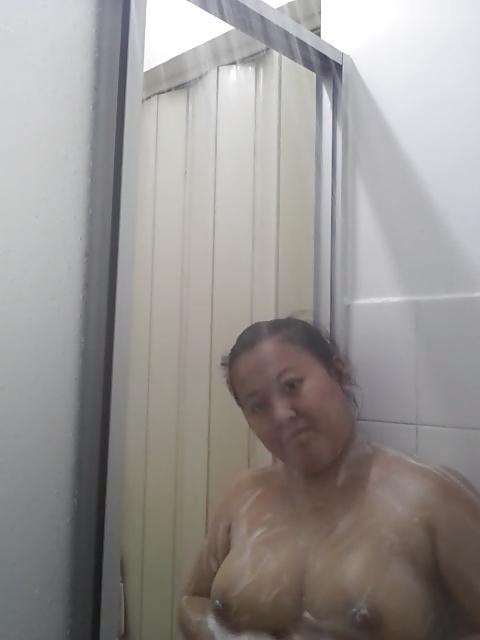25P Malay wife teacher in shower skype