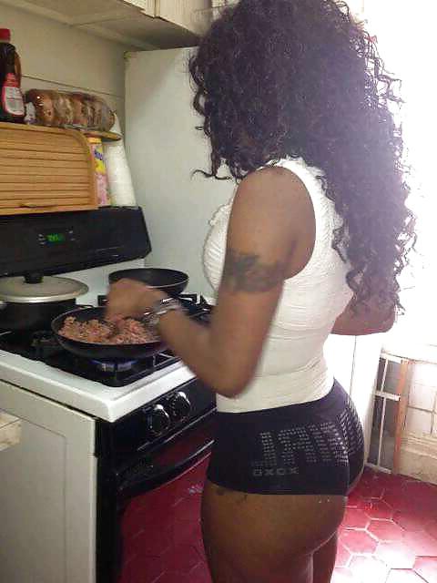 5P ITS JUST SUMTHIN ABOUT ASS IN THE KITCHEN VOL.19