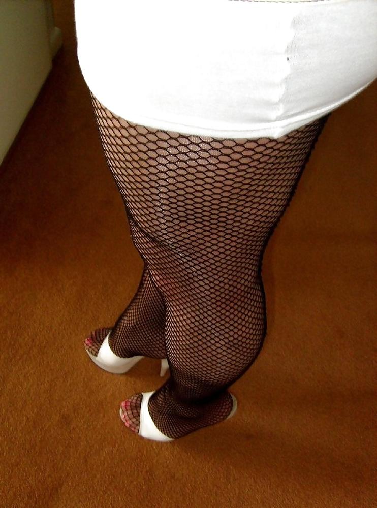 25P Mature lady - leg fetish pantyhose with backseam
