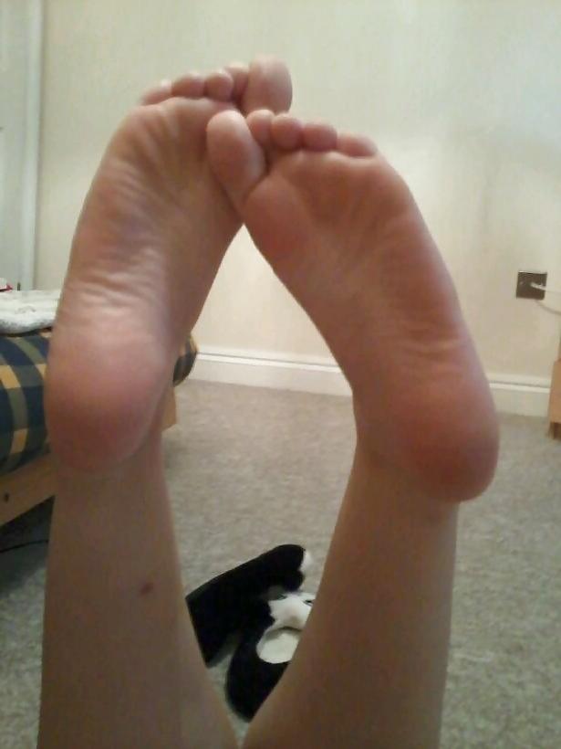 19P Sister's candid feet :P