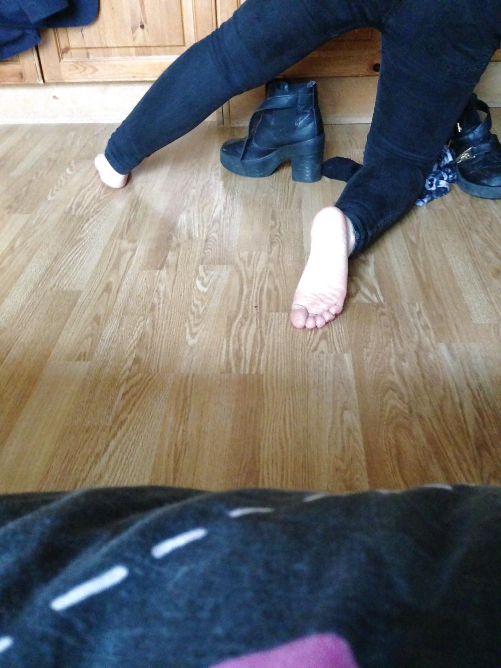 19P Sister's candid feet :P