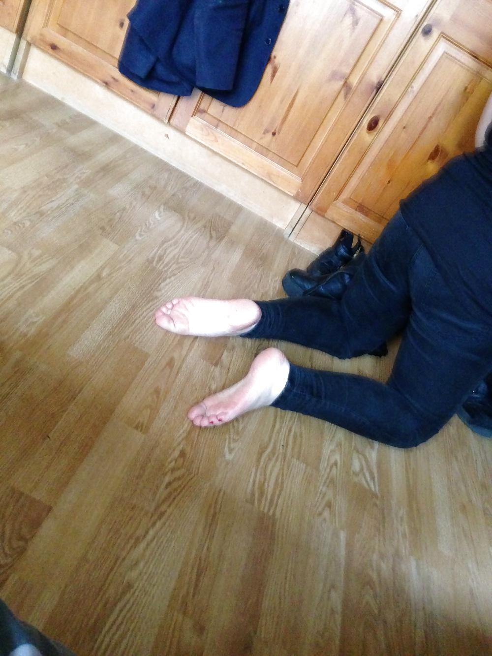 19P Sister's candid feet :P
