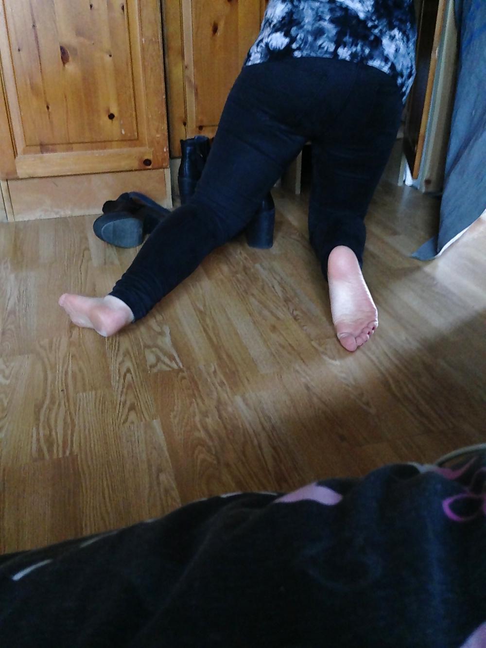 19P Sister's candid feet :P