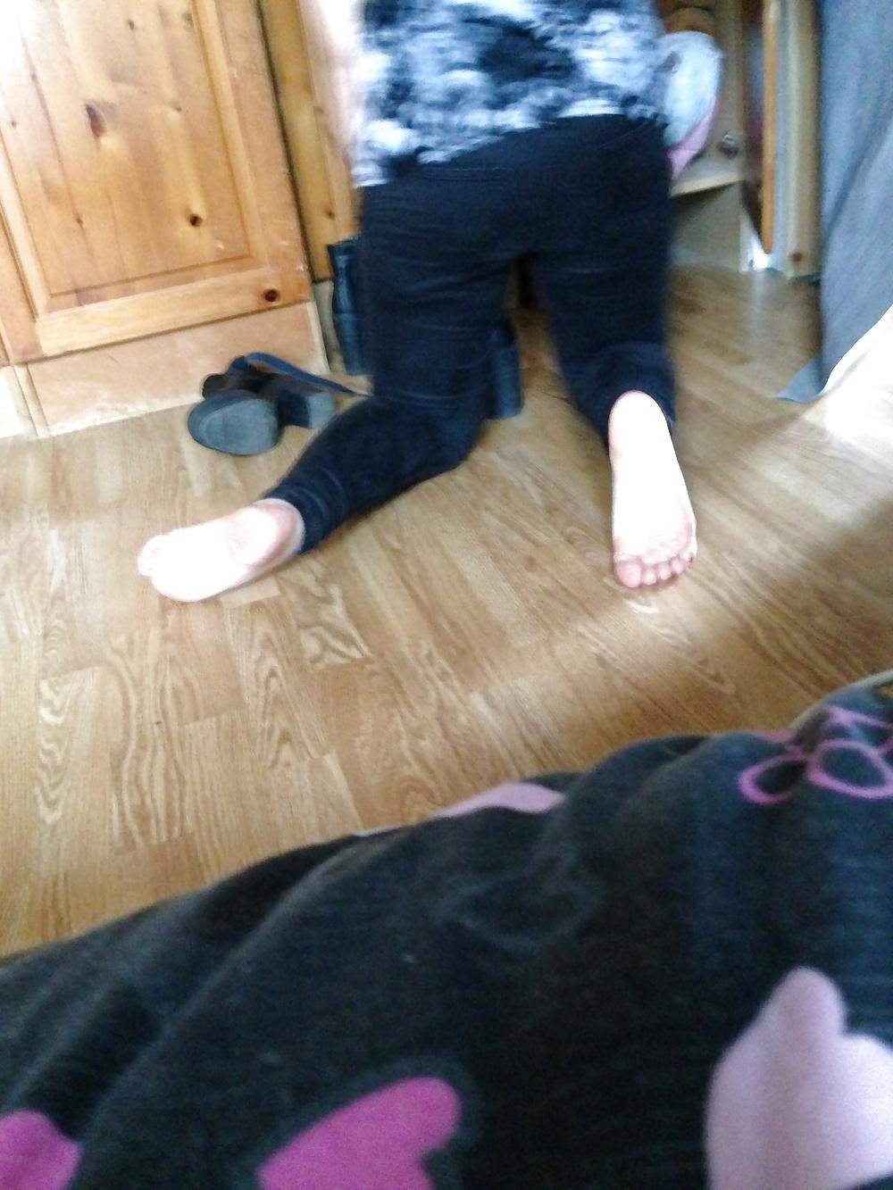 19P Sister's candid feet :P