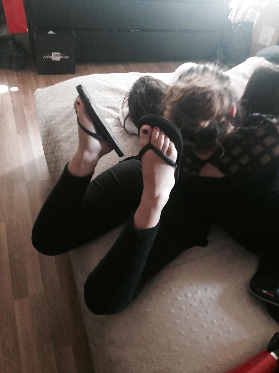 19P Sister's candid feet :P