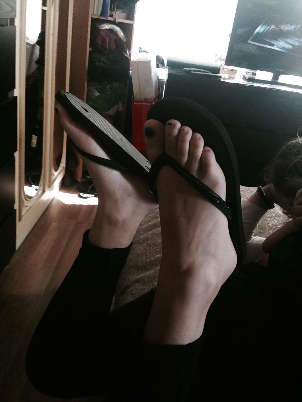19P Sister's candid feet :P