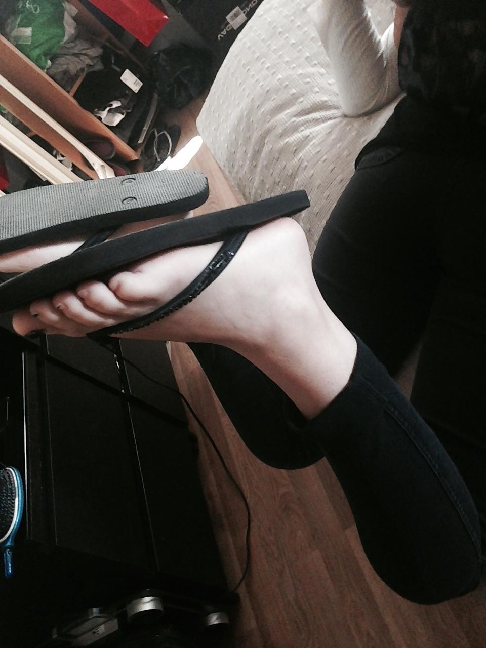 19P Sister's candid feet :P