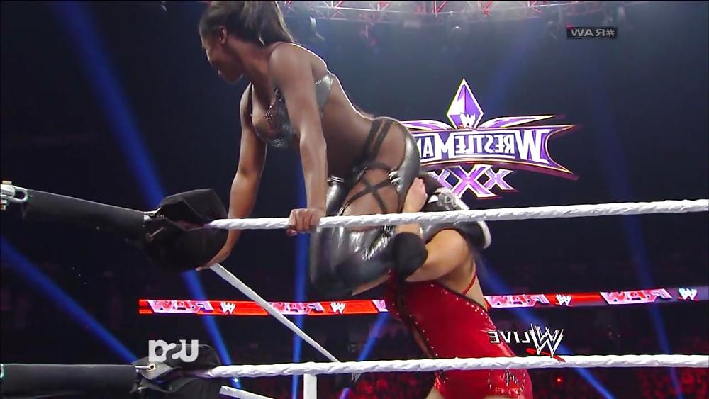 25P Naomi Nipple Slip