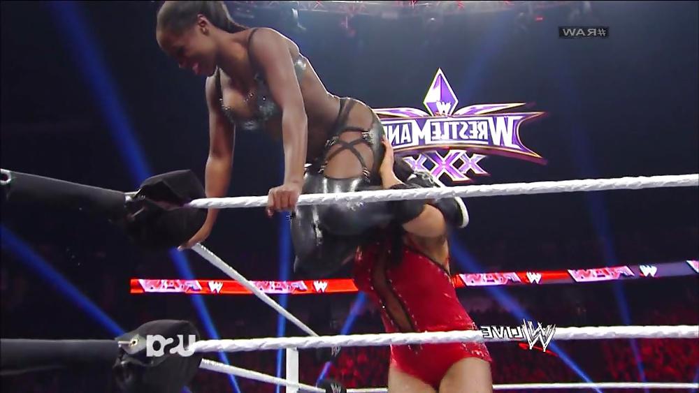 25P Naomi Nipple Slip