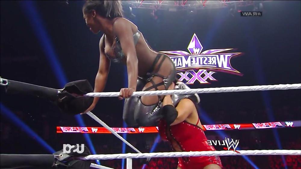 25P Naomi Nipple Slip