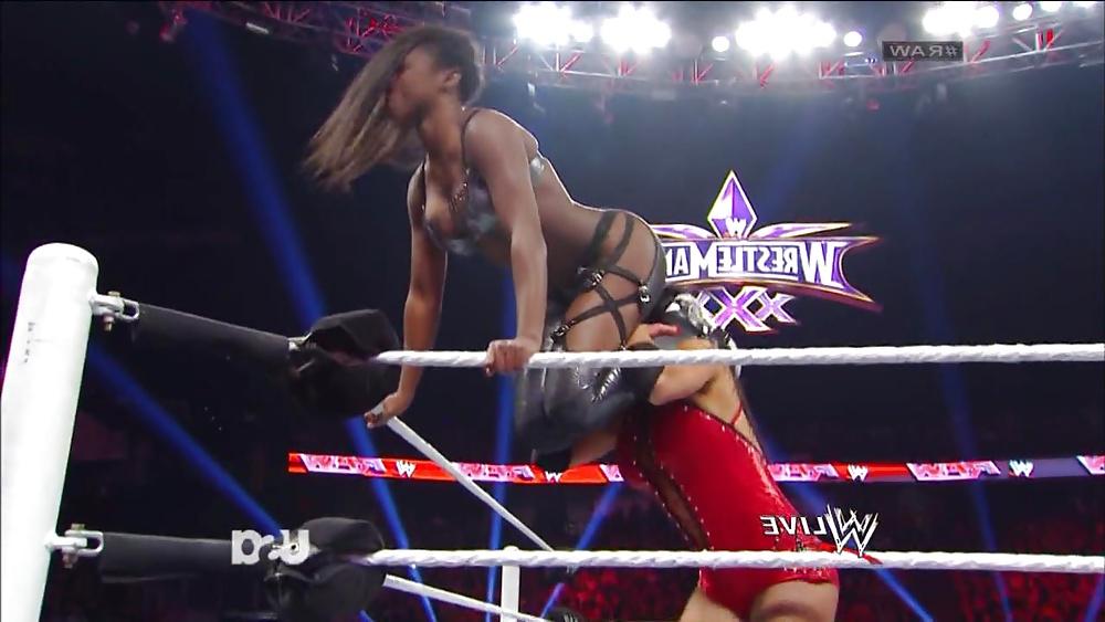 25P Naomi Nipple Slip