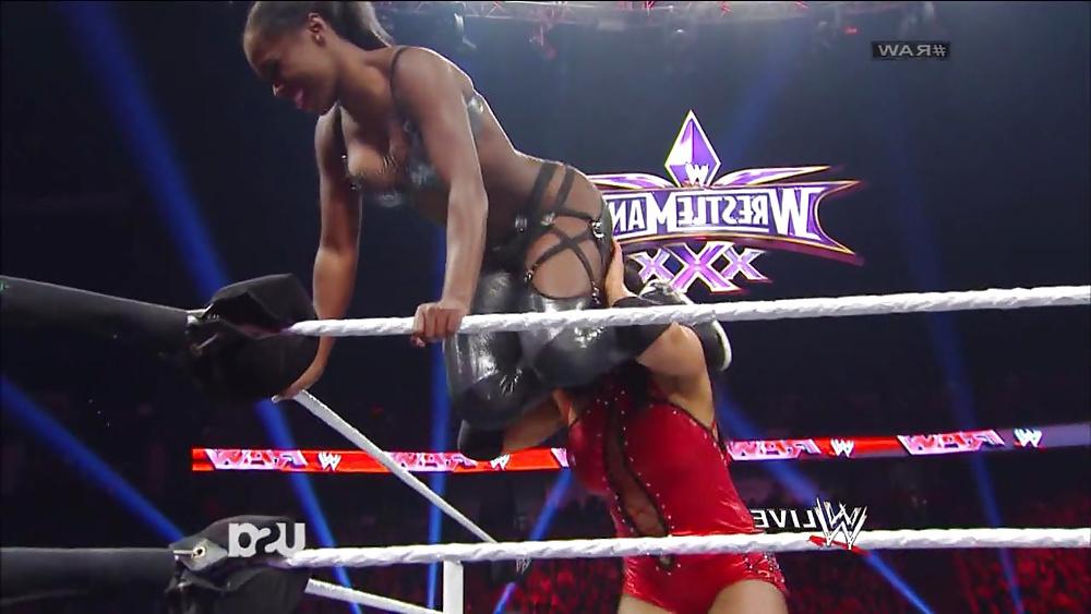 25P Naomi Nipple Slip