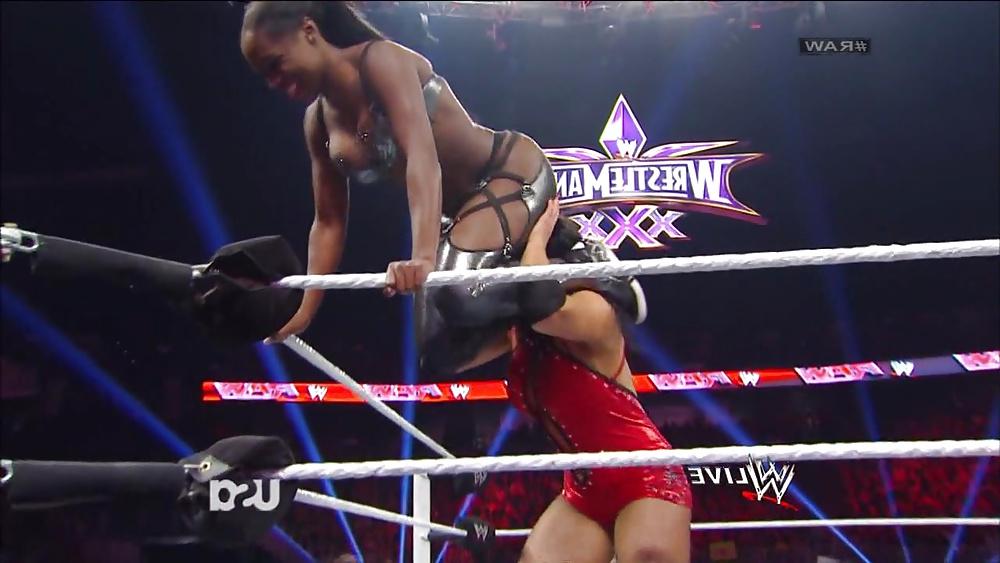 25P Naomi Nipple Slip