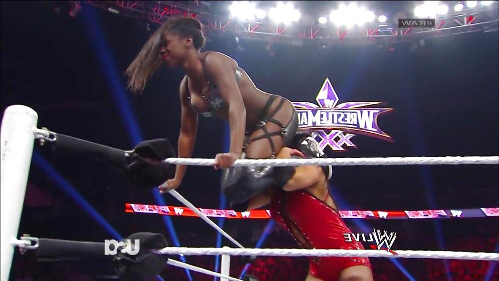 25P Naomi Nipple Slip
