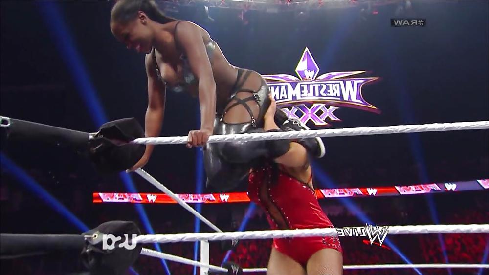 25P Naomi Nipple Slip
