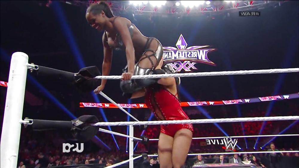 25P Naomi Nipple Slip