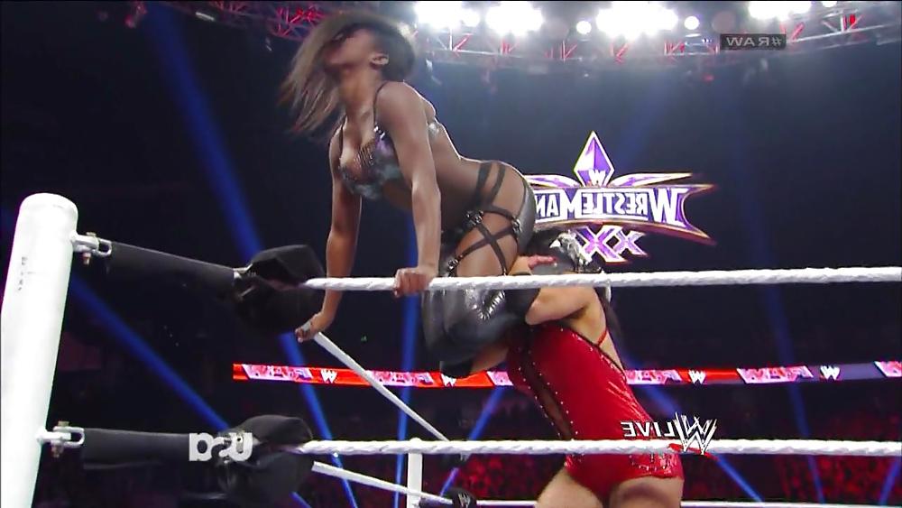 25P Naomi Nipple Slip