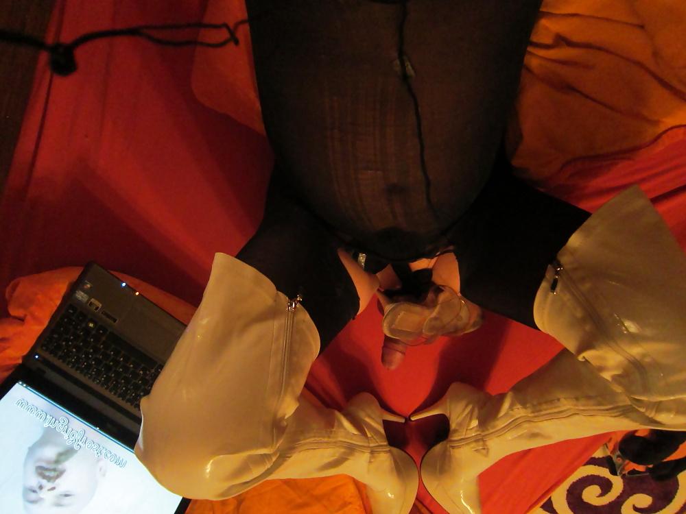 25P Cumshot on heels, nylons, legs by myself