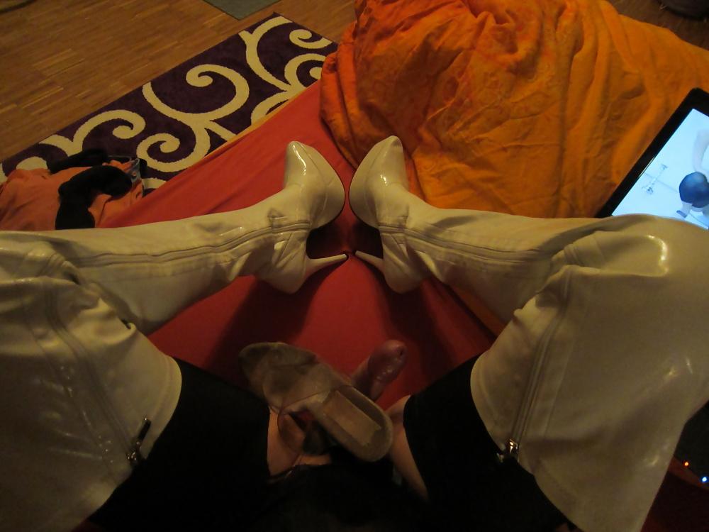 25P Cumshot on heels, nylons, legs by myself