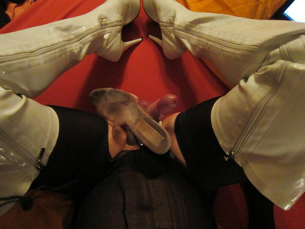 25P Cumshot on heels, nylons, legs by myself