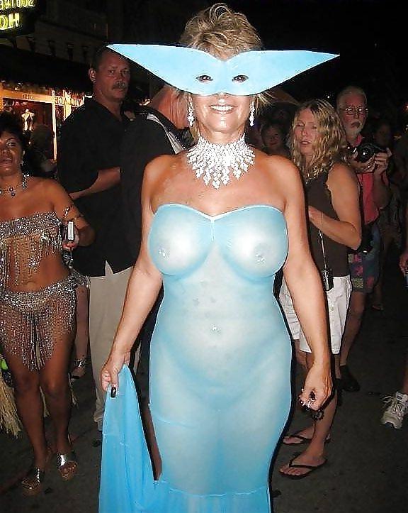 20P Classy Mature Sexy Dressed 