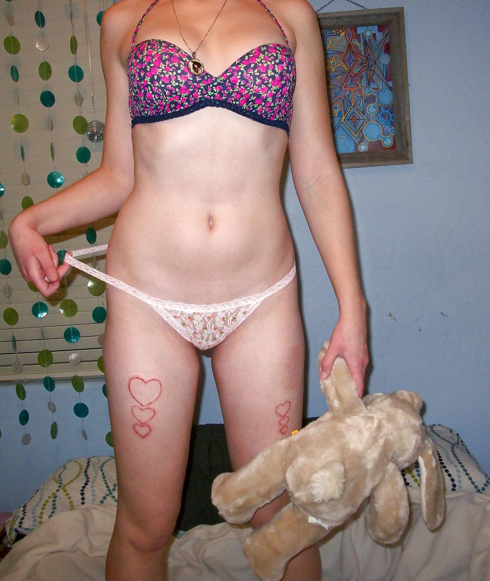 25P Sexy Kittens - white underwear and red underwear