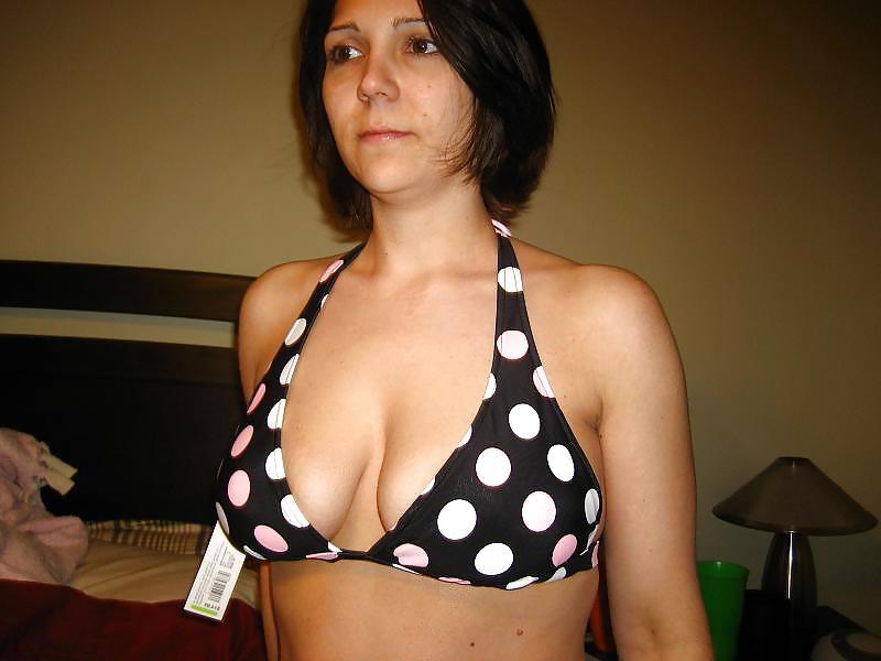 19P Amateur Holly Showing Cleavage